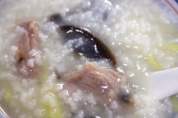 皮蛋瘦肉粥怎么做简单又好吃？这道家常做法鲜美浓郁暖心又暖胃
