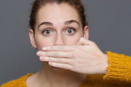 嘴里发苦是什么原因造成的？四个因素造成得要及时改善