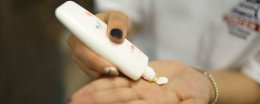 伤口什么时候涂祛疤膏效果最好 擦伤祛疤膏什么时候开始用最好