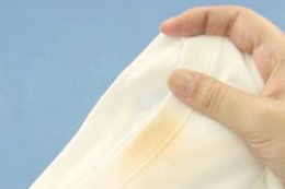 衣服沾上粉底液用什么能洗掉 粉底液弄在衣服上怎么才能洗掉