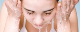 擦完保湿水多久擦乳液 涂完保湿水要清洗掉吗？