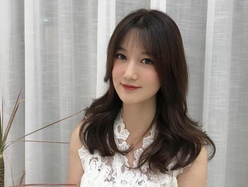 上脸窄下脸宽女生适合的刘海造型秋天30女生最潮烫发发型