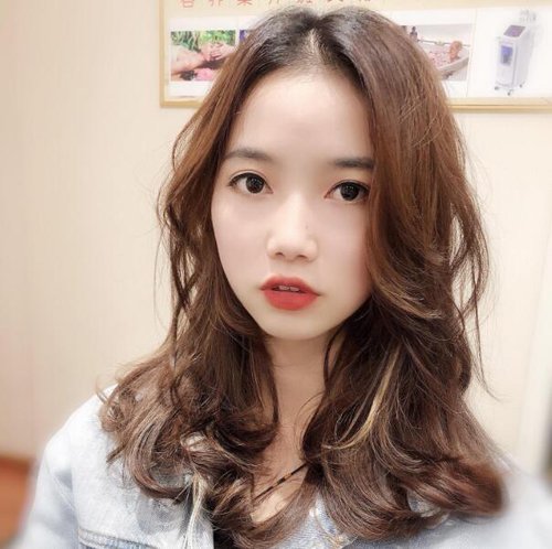 上脸窄下脸宽女生适合的刘海造型秋天30女生最潮烫发发型