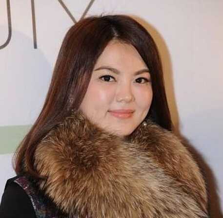中年女人圆脸什么发型好看最合适圆脸中年女性的发型图片