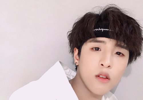 2022年男生各种纹理烫短发look 20到30岁潮男正在梳的短发烫发 发型