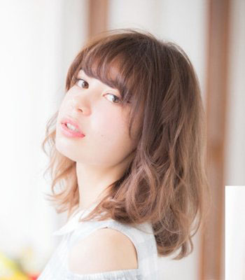大脸女生适合水波纹烫发吗脸大的女生短发烫头发型图
