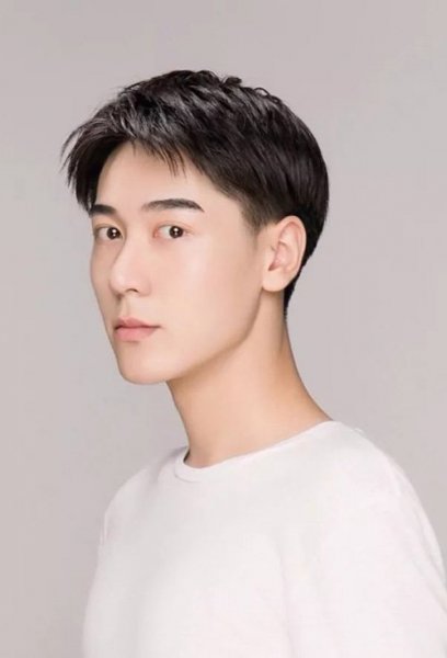 2022好看的男生短发型值得尝试的男生短发图片