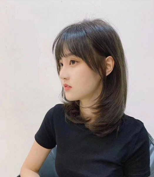 2022年比较火的发型"中发碎剪《锁骨发 发型设计 辣妈营