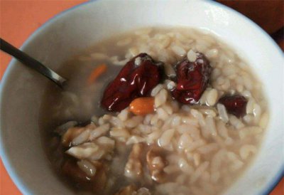 核桃煮粥有营养吗 配上大枣这样煮好味且有好功效