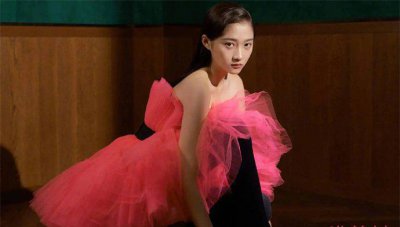关晓彤被嘲微商女王 为什么说关晓彤被父母给坑了