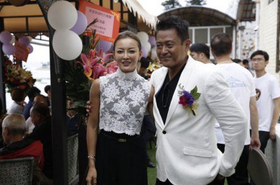 魏骏杰前妻张利华遭男友毒打 魏骏杰回应含深意