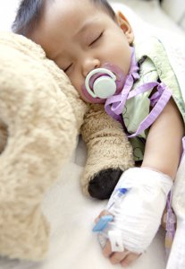 婴儿发烧怎么导致的 婴幼儿发烧的原因以及该如何处理