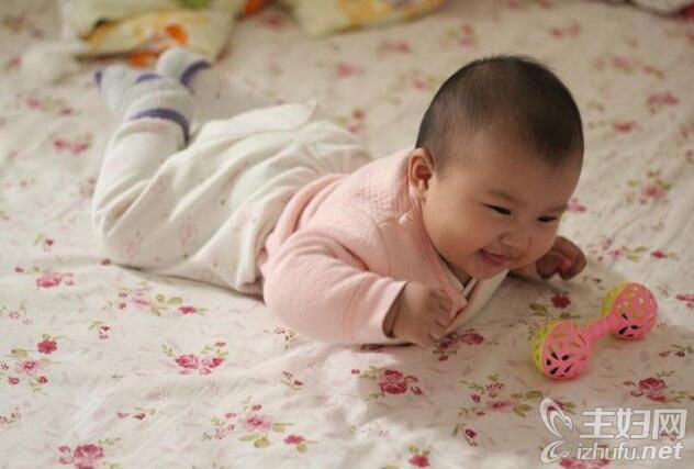 宝宝多大会翻身 如何训练宝宝翻身