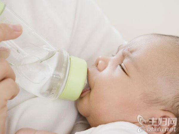 新生儿可以喝糖水吗 新生儿喝水有哪些禁忌