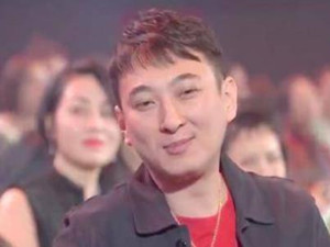 王思聪颁奖嚼糖咋回事 详情经过被揭王思聪这举动引争议
