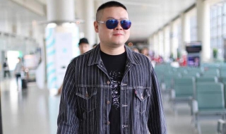 岳云鹏现身机场？四千多的外套撞上陈伟霆周杰伦，结果也太搞笑了