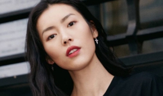 瞬间被这条直插太阳穴的眉毛征服，陈都灵这是毁容式妆容啊
