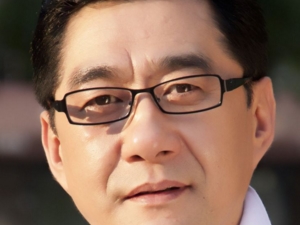 节冰演的什么翻车了 夫妻翻车与节冰合影本来是剧照