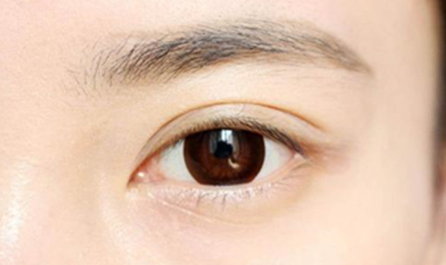 女生方形脸合适什么眉毛 选择对了才会更好看