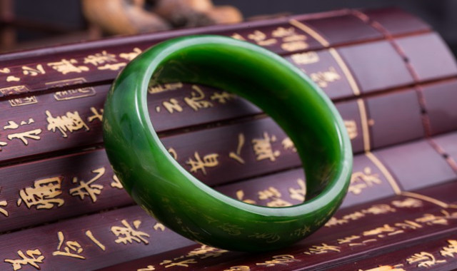 分析女生佩戴玉的禁忌 讨论如何正确地戴首饰