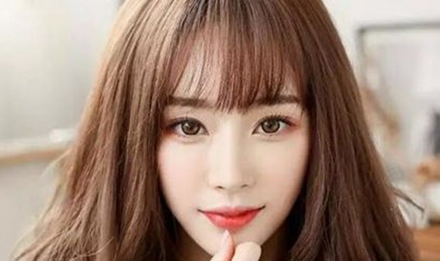 女生脸小合适什么发型 帅气迷人的短发很好看