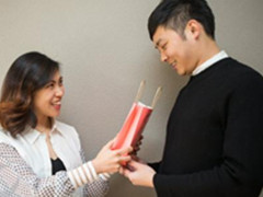 送已婚男人什么礼物好 莫让惊喜变惊吓