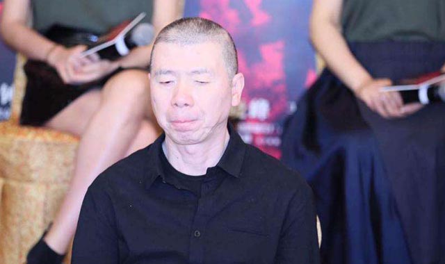 冯小刚6位冯女郎亮相 映前叫停主创泪撒台前