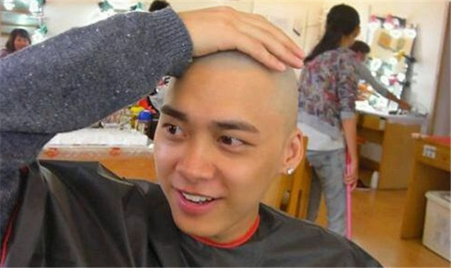 李易峰光头照依然帅气 男明星光头谁的颜值更高