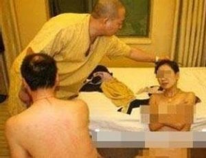 校长带女下属开房被男子率众捉奸暴打男小三后拍妻子裸体 解读已婚男女出轨