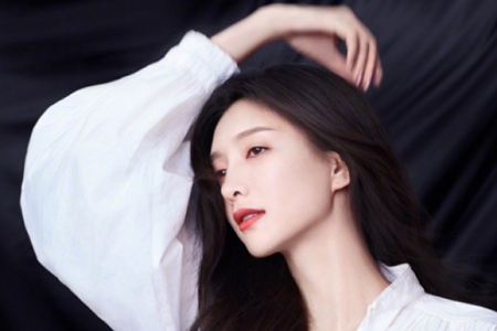 胡歌前女友江疏影天鹅颈曝光 网友：江疏影天鹅颈太惊艳！