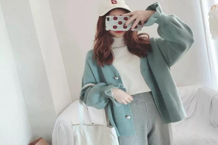女人服饰初春忽寒忽暖 毛衣穿搭时尚范
