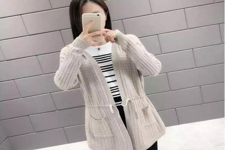 女性初春出行穿衣搭配 那针织衫就能解决