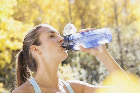 过量喝水对健康影响有多大？大量喝水会导致死亡