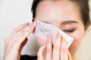 卸妆总误伤眼肌睫毛 一定是你操作有误