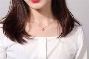 925银是纯银吗会掉色吗 买银饰品925银好吗有什么区分