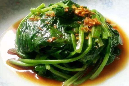 女性丰胸的蔬菜都有哪些？三种蔬菜吃出傲人上围