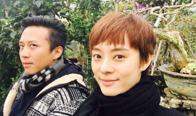 孙俪给狗推拿 邓超吃醋 称人生不如狗生