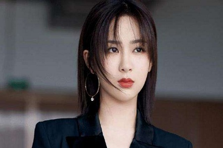 《我的莫格里男孩》开播 杨紫总裁造型惨遭吐槽