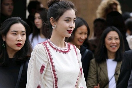 Angelbaby杨颖巴黎时装周生图曝光 秀色可餐看来黄晓明艳福不浅