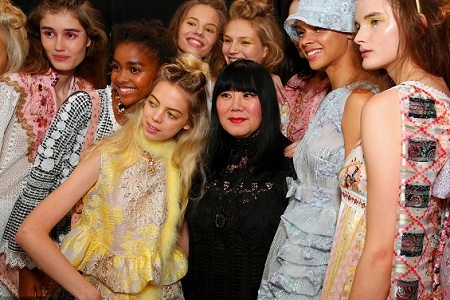 Anna Sui2021春夏大秀直击少女心 花朵丸子头浪漫又极致