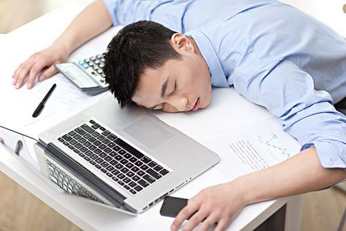这个得先找一下原因 每天上班很压抑总是想辞职？