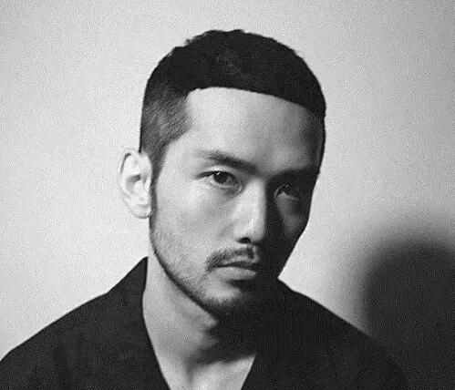 有许多男生的头发又硬又粗 男生发质硬适合什么发型设计？
