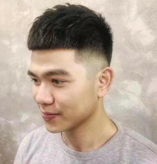 两边铲青中间留长 两边头发横着长怎么剪？