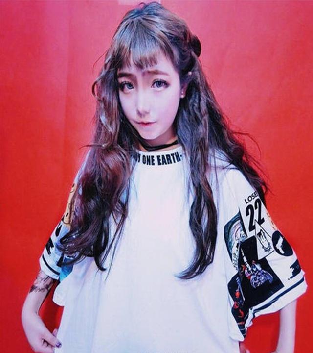 前段时间我在逛街的时候 女生嘻哈风格衣服搭配