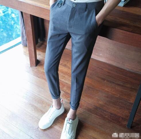 随着时尚的不断发展 西裤能配运动鞋吗？