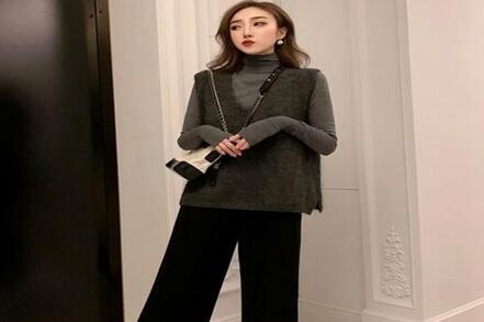 常常能听到朋友说最温暖的裤子 什么样的上衣配阔腿裤？