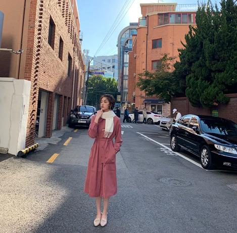 秋季的穿搭里面要数裤子配平底鞋最为常见了 鞋子和下身搭配衣服图片