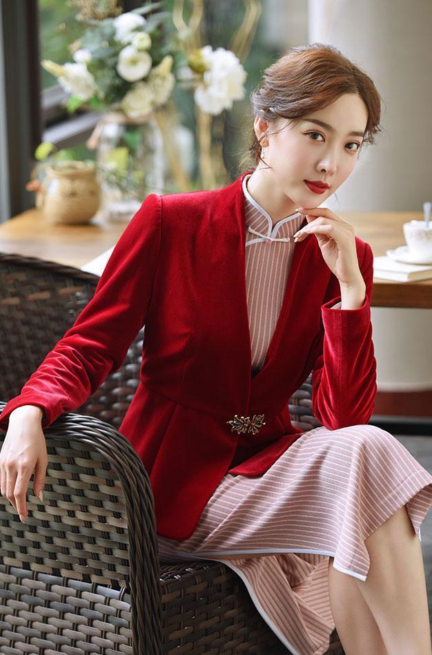 女人过了30岁以后 秋天流行什么裙子图片