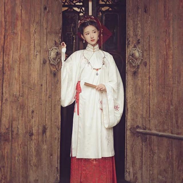 随着几场秋雨的来临 秋天穿什么样的汉服？