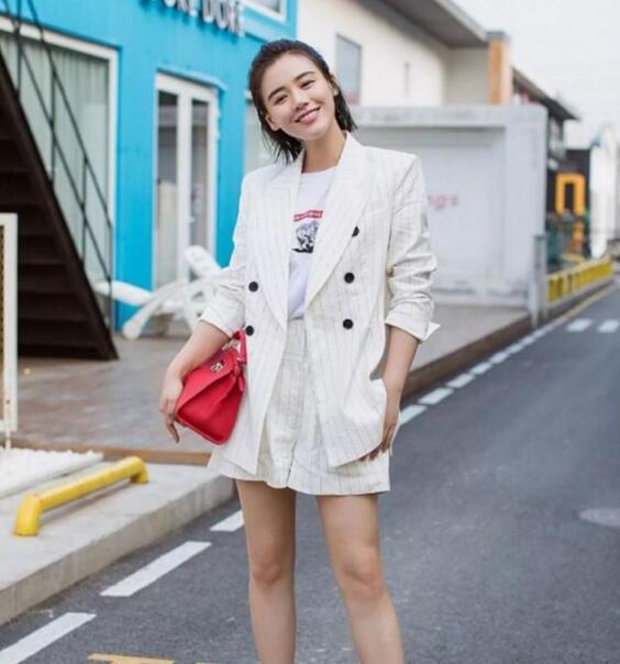 各位爱美的猪猪女孩们 秋冬里面内搭穿什么衣服